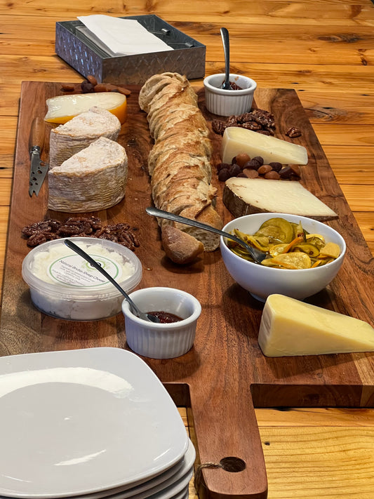 Visite privée d'une cave à fromage avec dégustation de fromages et de vins pour 4 à 6 personnes